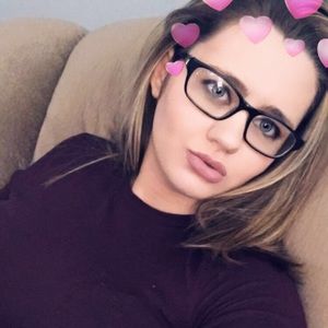 Meet your Posher, Alexia